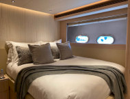 Ferretti 881