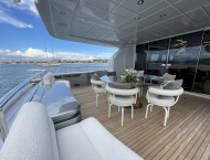 Ferretti 881