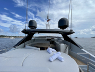 Ferretti 881