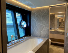 Ferretti 881