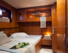 Benetti 90